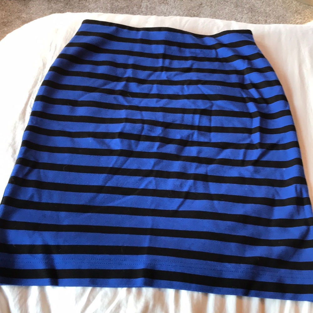 Loft skirt. Fitted super cute